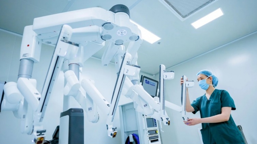 Ho Chi Minh City launches SEA’s most advanced “super robot” for complex surgeries